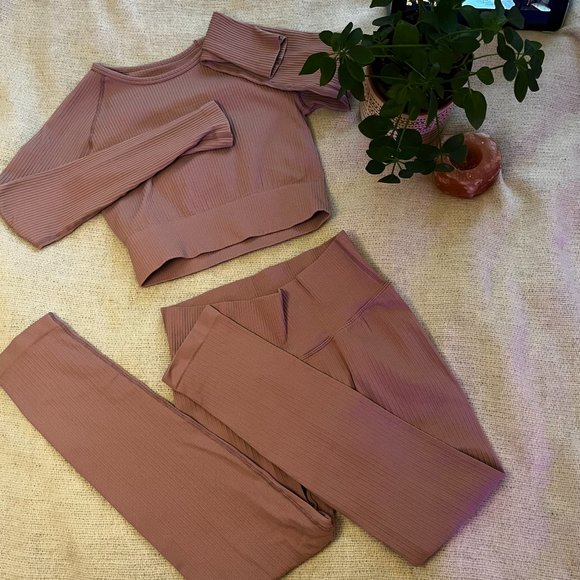 2 Piece Cropped Top Legging Workout Set Purplet - Picture 1 of 4